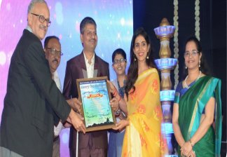 Gagnala Pankh Nave Award – 2017 by Mitee Creation Mumbai at the hands of Film Actress So